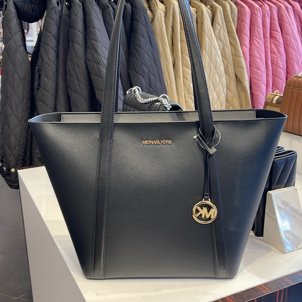 MICHAEL KORS 
Pratt Large Tote Shoulder Bag
COLOR BLACK
NWT - Picture 16 of 16